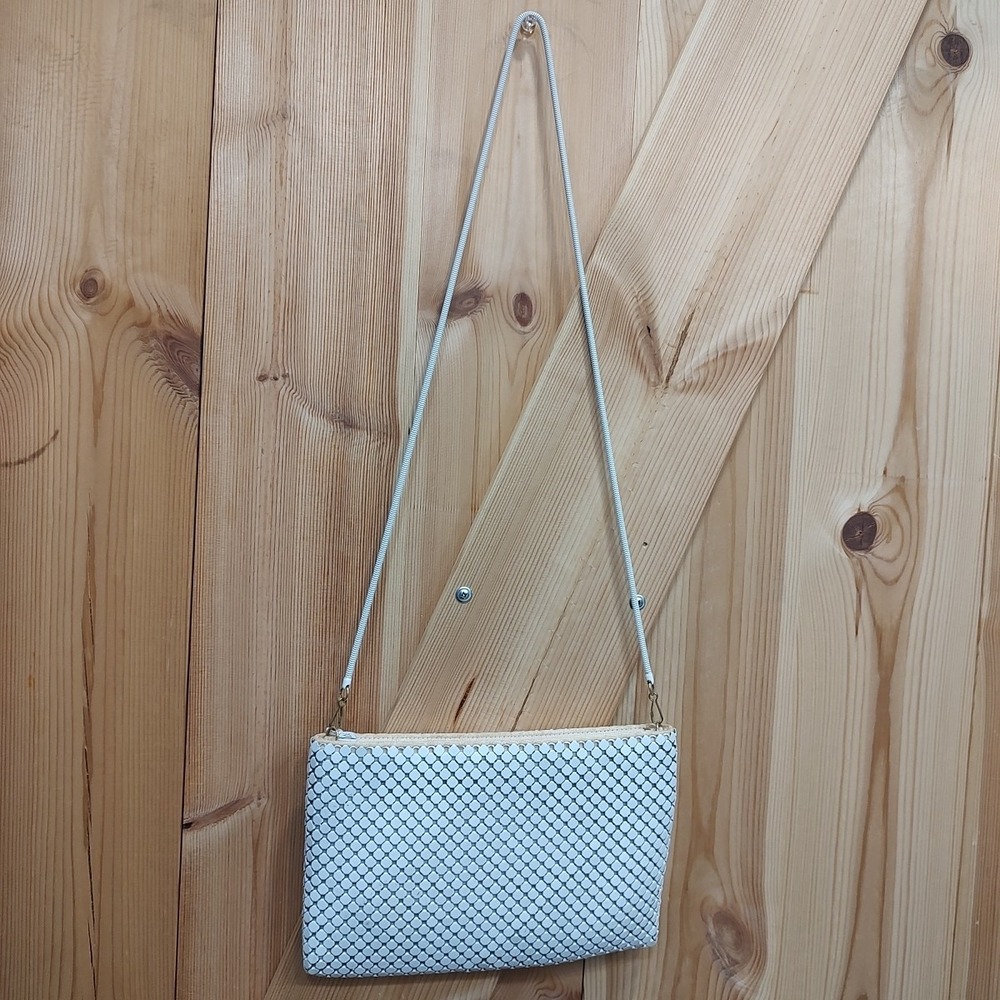 Vtg 60s Castle Core Silver White‎ Metal Link Shoulder Purse Hong Kong Clutch